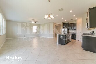 9825 Ivory Dr in Ruskin, FL - Building Photo - Building Photo