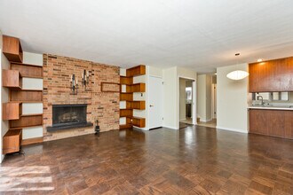588 W HAWTHORNE Pl in Chicago, IL - Building Photo - Building Photo