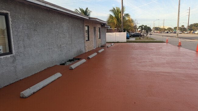 17900 NW 2nd Ave in Miami, FL - Foto de edificio - Building Photo