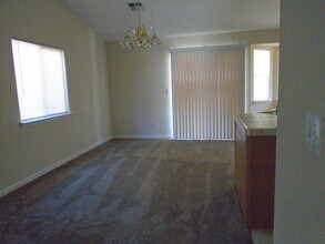 11121 Vista Ridge Dr in Bakersfield, CA - Building Photo - Building Photo