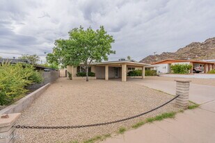 1320 E Orchid Ln in Phoenix, AZ - Building Photo