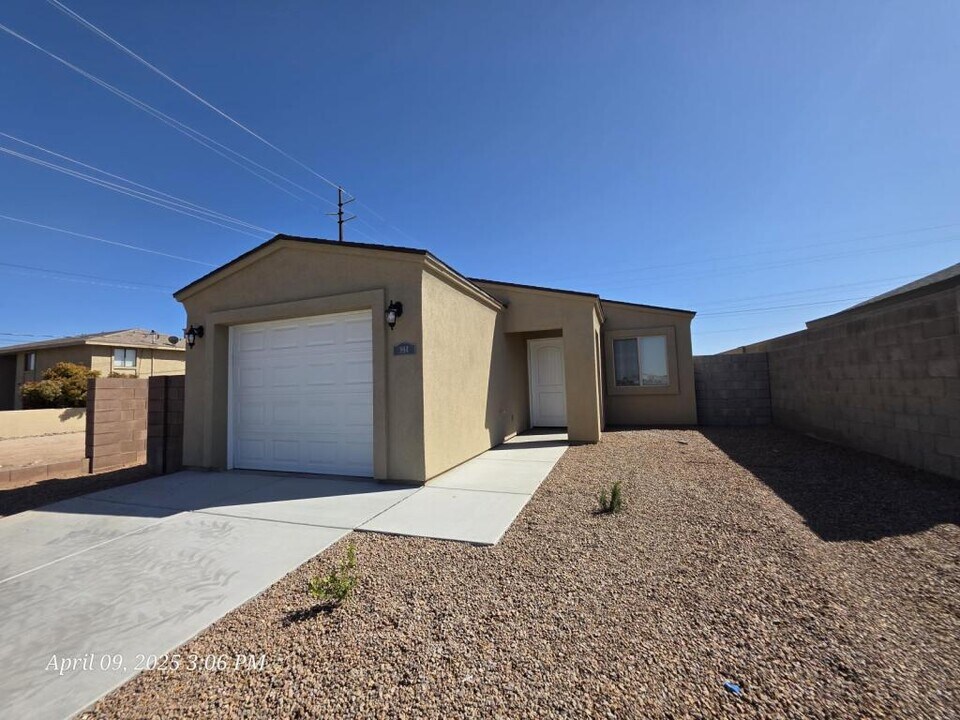 994 Beverly Ave in Kingman, AZ - Building Photo