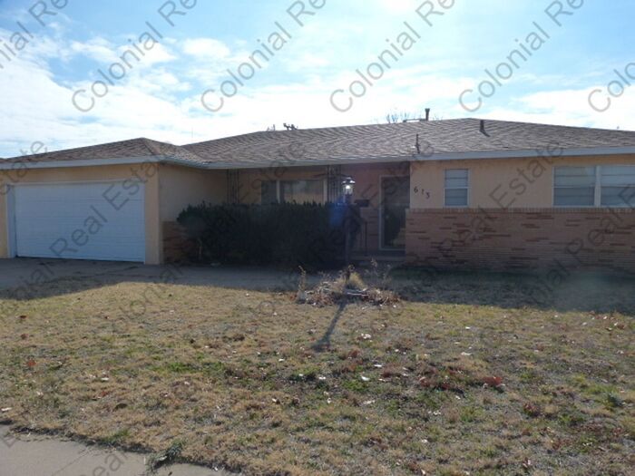613 W Christopher Dr in Clovis, NM - Foto de edificio