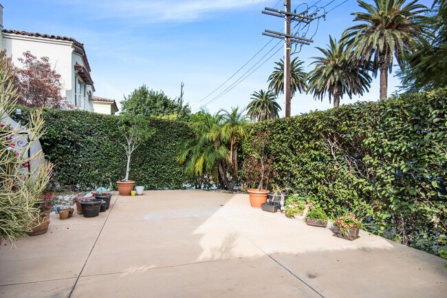 1127 S Stanley Ave in Los Angeles, CA - Foto de edificio - Building Photo