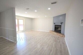 7004 Timbercroft Ln in Fayetteville, NC - Foto de edificio - Building Photo