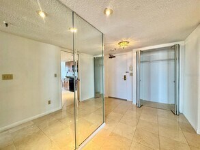 5950 Pelican Bay Plaza S in Gulfport, FL - Building Photo - Building Photo