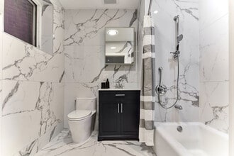 57 Newark St. in Hoboken, NJ - Foto de edificio - Building Photo