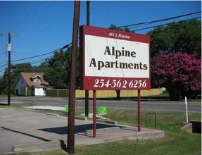 Alpine in Groesbeck, TX - Building Photo - Building Photo