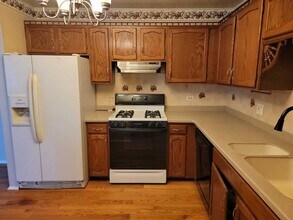 877 Cross Creek Dr W in Roselle, IL - Building Photo - Building Photo