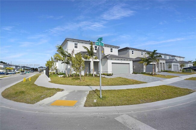 13621 SW 185th Ln in Miami, FL - Building Photo - Building Photo