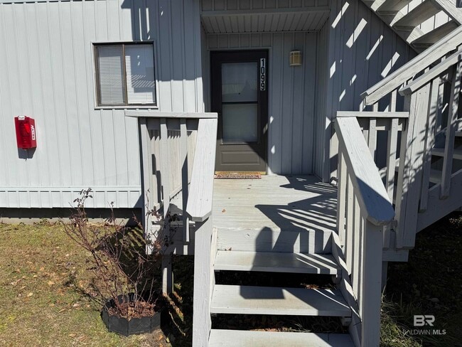 property at 1099 Sea Cliff Dr S