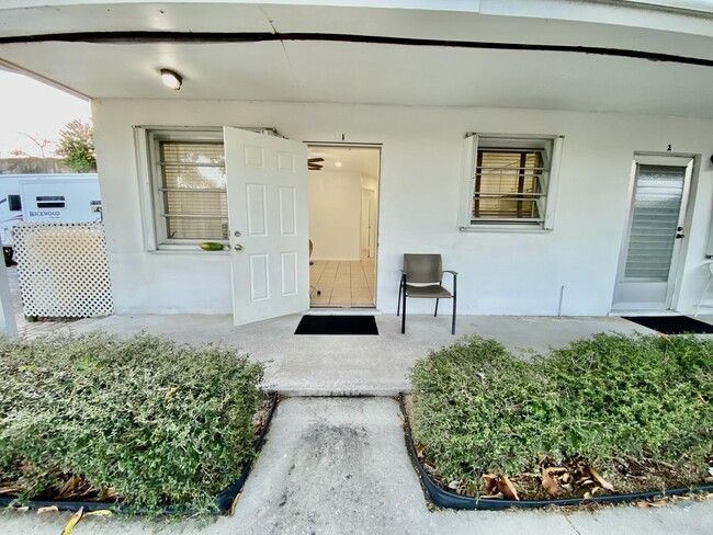 1607 Holly St in Lantana, FL - Building Photo - Building Photo