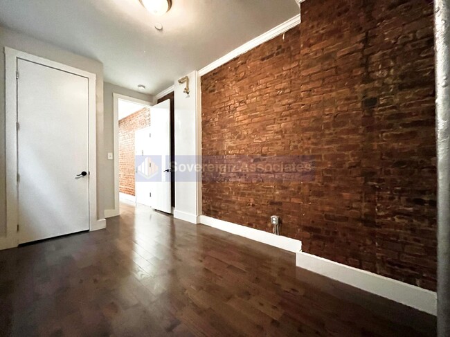 17 Vermilyea Ave in New York, NY - Building Photo - Building Photo