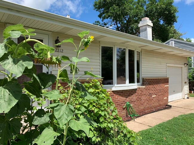 2212 Cedar Acres Dr in Manhattan, KS - Building Photo - Building Photo