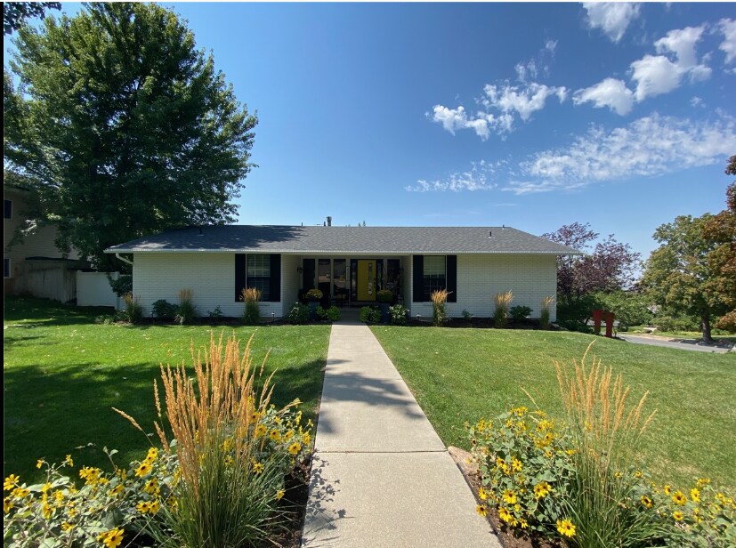 2052 S 1125 E in Bountiful, UT - Foto de edificio