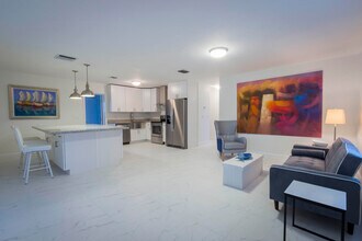 2325 NE 4th Ave in Boca Raton, FL - Building Photo - Building Photo