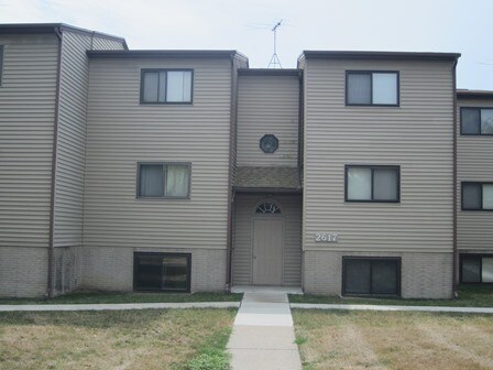 2643 Westwinds Dr-Unit -01 in Iowa City, IA - Foto de edificio