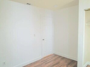 844 W 54th St in Los Angeles, CA - Building Photo - Building Photo