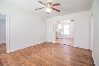 2010 40th St in Lubbock, TX - Building Photo - Building Photo