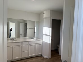 2246 Horseshoe Cir in Naperville, IL - Building Photo - Building Photo