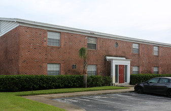 Lake Tyler Condominium in Orlando, FL - Building Photo - Building Photo