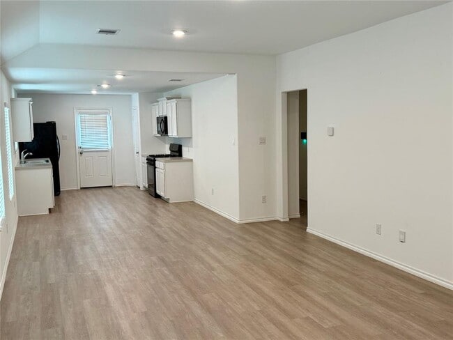 1211 Blue Hazel Ct in Pinehurst, TX - Building Photo - Building Photo