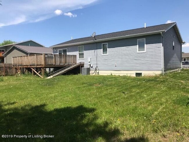 765 28th St W in Dickinson, ND - Building Photo - Building Photo