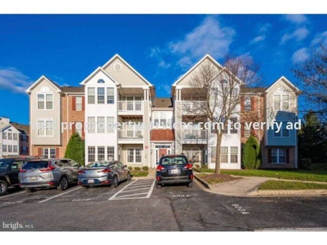property at 902 Blueleaf Ct