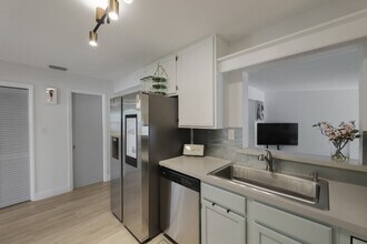 702 Gray St S in Gulfport, FL - Building Photo - Building Photo