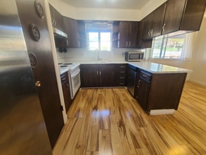 245 N 600 E in Bountiful, UT - Foto de edificio - Building Photo