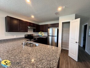 617 Century 21 Dr in Jacksonville, FL - Building Photo - Building Photo