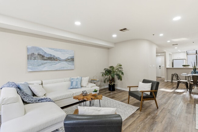 153 California Ave in Palo Alto, CA - Building Photo - Building Photo