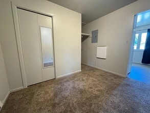 5427 N Shore Dr in Duluth, MN - Building Photo - Building Photo