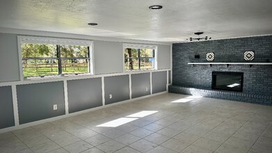 11031 Circle S Rd in Seffner, FL - Building Photo - Building Photo