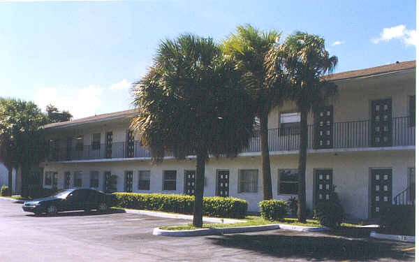 2401 Van Buren Street in Hollywood, FL - Building Photo - Building Photo