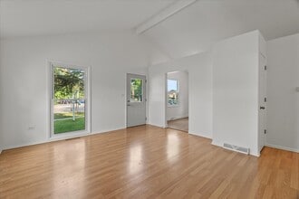 1607 N Cedar Lake Rd in Round Lake Beach, IL - Building Photo - Building Photo
