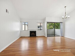 10512 Sunland Blvd in Los Angeles, CA - Foto de edificio - Building Photo