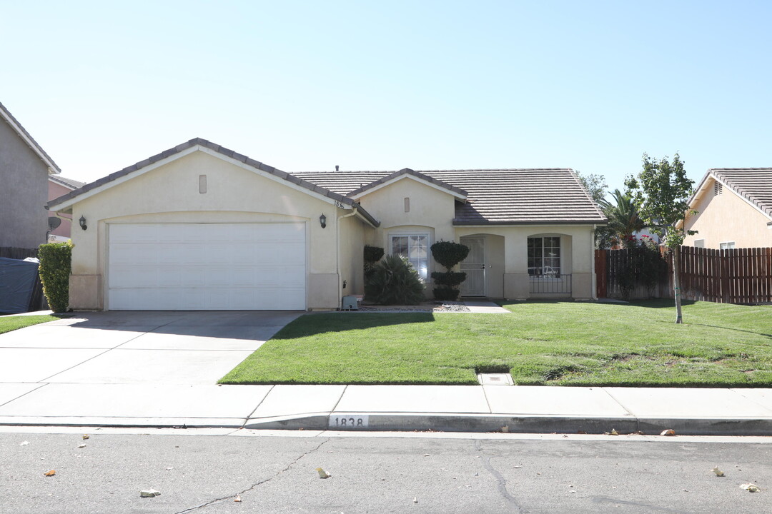 1838 Hart St in Lancaster, CA - Building Photo