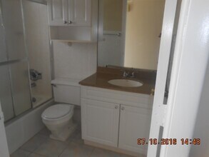 4710 SE 6th Ave in Cape Coral, FL - Building Photo - Building Photo