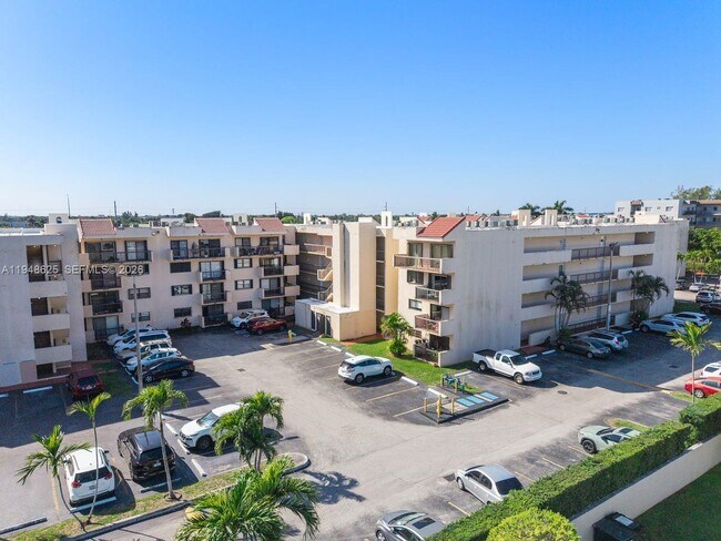 995 SW 84th Ave in Miami, FL - Building Photo - Building Photo