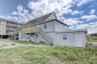 417 Carolina Beach Ave N in Carolina Beach, NC - Building Photo - Building Photo