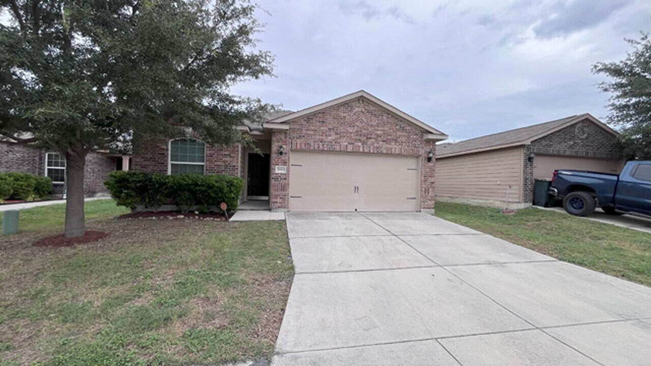 7063 Capeshaw in San Antonio, TX - Building Photo