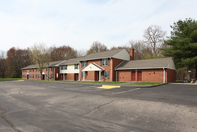 Dobbs Crossing in Vernon Rockville, CT - Building Photo - Building Photo