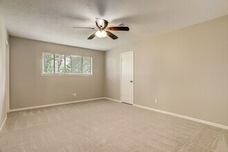 6407 Crestside Dr in Pasadena, TX - Building Photo - Building Photo