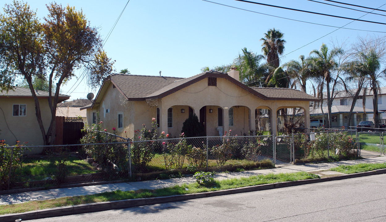 Gray Palm Apartments in San Bernardino, CA - Building Photo