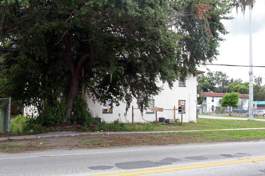 2226 E 131st Ave in Tampa, FL - Foto de edificio