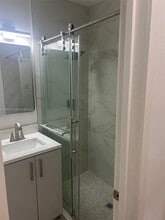 2181 NE 167th St in North Miami Beach, FL - Foto de edificio - Building Photo