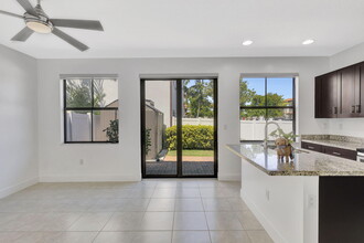 6028 Pine Tree Way in Riviera Beach, FL - Building Photo - Building Photo
