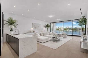 5 Grove Isle Dr in Miami, FL - Building Photo