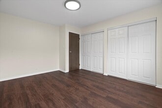 9458 Bay Colony Dr in Des Plaines, IL - Building Photo - Building Photo